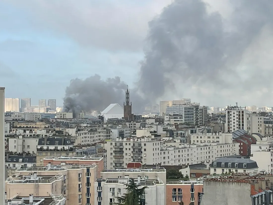 Un impressionnant incendie dans le 12e arrondissement de Paris